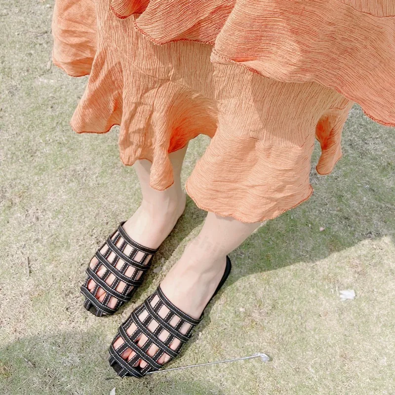 صنادل كاجوال للنساء لصيف 2025، شباشب جديدة مجوفة قابلة للتنفس ومريحة للشاطئ في الهواء الطلق، شباشب رائعة وخفيفة الوزن