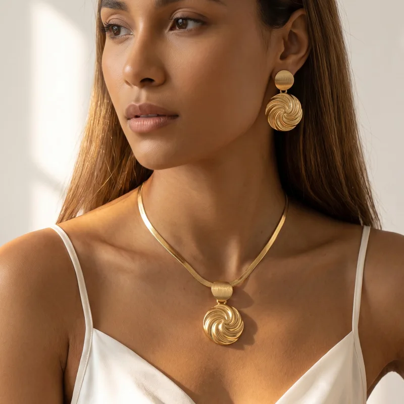 Metal vortex pattern jewelry set light luxury gold earrings necklace two-piece set cross-border accessories wholesale