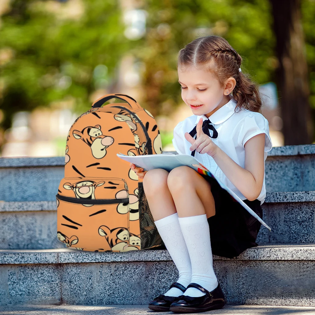 Winnie The Pooh And The Wind Blows Mochila de estudante de grande capacidade Mochila de estudante do ensino médio de desenho animado 17 polegadas