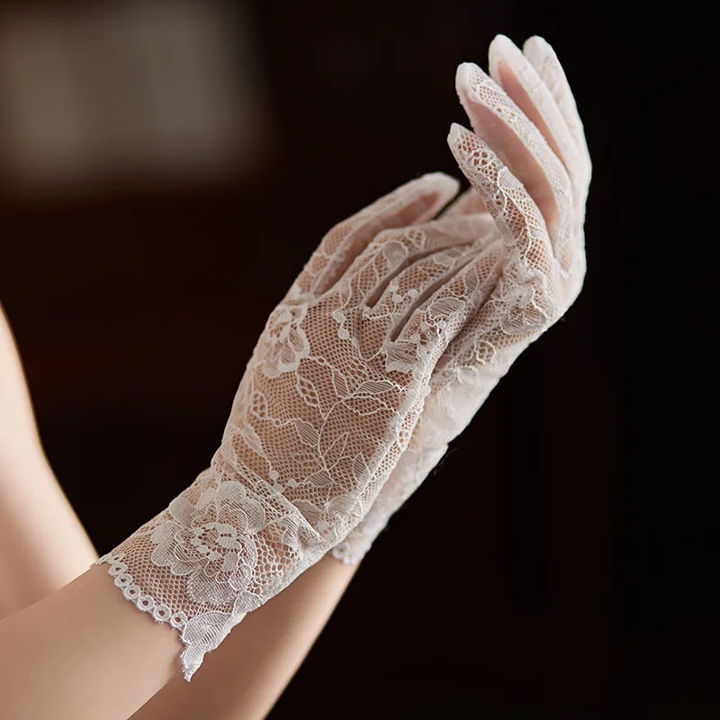 WG121 Delicate White Lace Bridal Gloves Finger Wrist Short Wedding Pageant Prom Perform Handmade Women Gloves