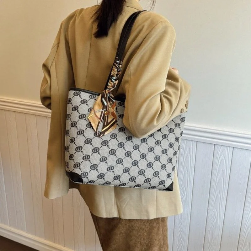 

Famous Designer Elegant Crossbody Handbag Leather Women's Bag Luxury Brand Classic Paris Classy Finish Vintage Bag​