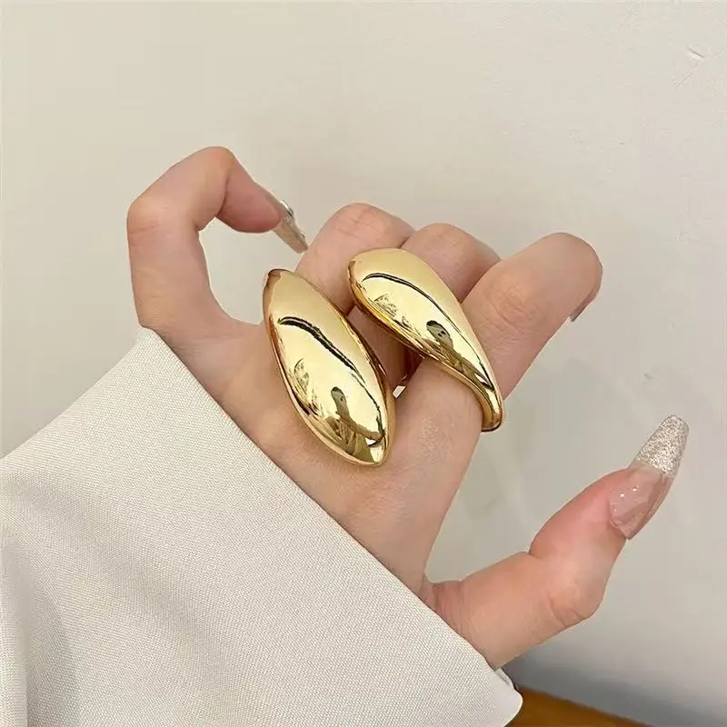 

Elegant Minimalist Open Ring for Women Luxury Waterdrop Design Smooth Surface Metal Accessory for Daily Commuting