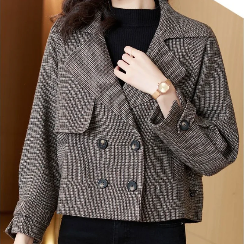 Heavy Jacket Woman Cropped Clothes Demi-season Blazers Aesthetic Plaid Coat for Women 2024 Short Padded Trend Vintage Clothing