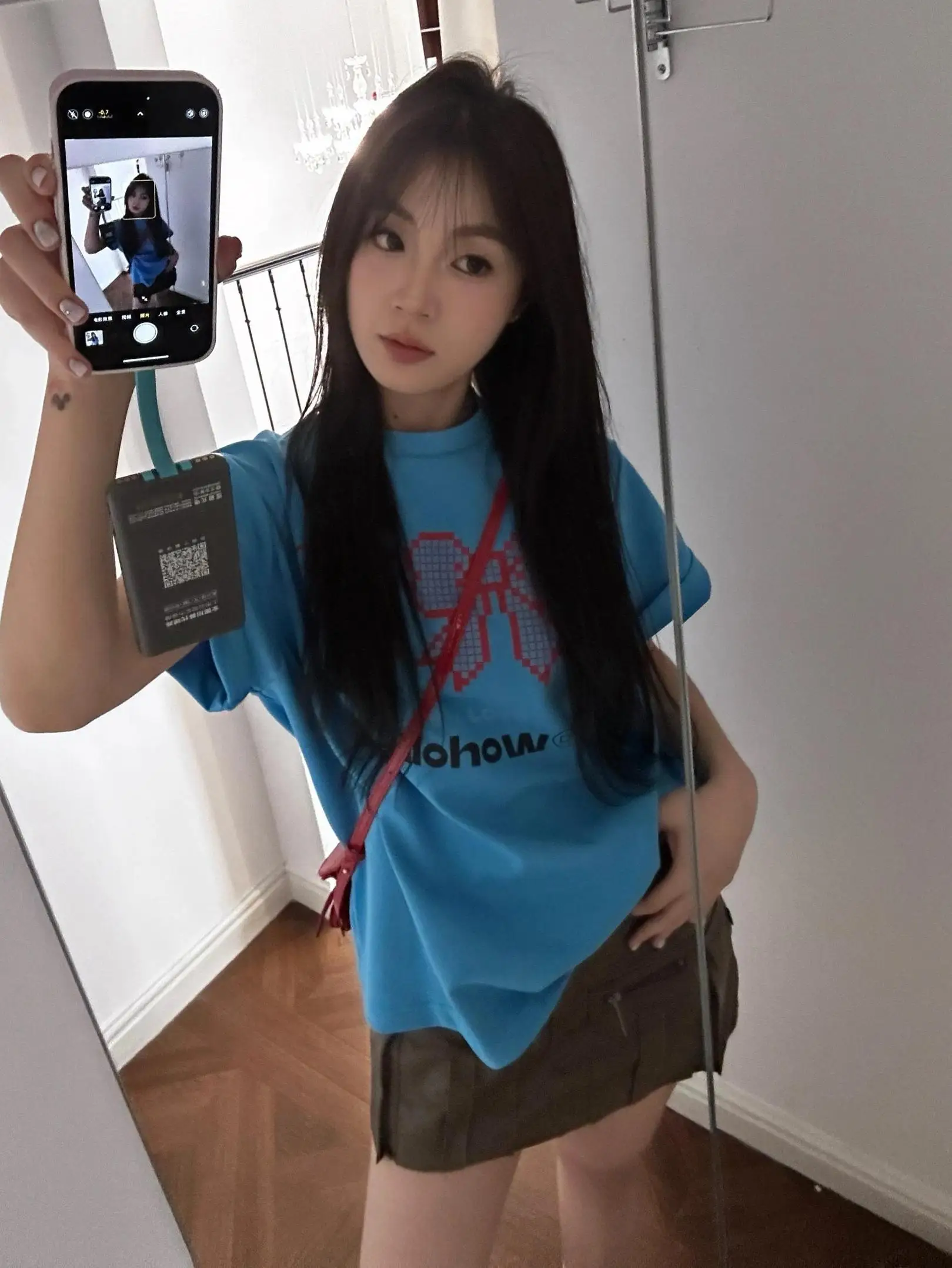 

Летний женский топ из плотного хлопка свободного кроя с узлом и принтом в виде сердца