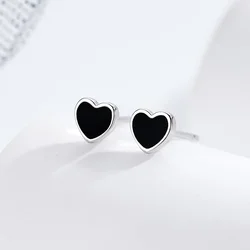 Small Black Color Heart Stud Earring for Women Sweet Temperament Mini Simple Jewelry Accessories Wholesale Christmas Day Gift