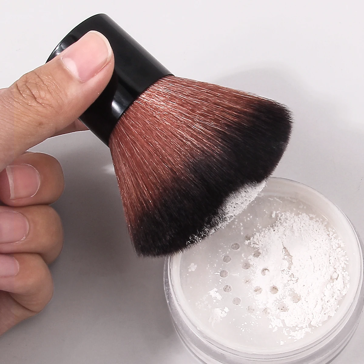 فرشاة فطر متدرجة على شكل مروحة، فرشاة غبار لفن الأظافر، فرشاة وجه وفرشاة أحمر خدود من الصوف المصنوعة من الألياف الدقيقة اثنين في واحد #1