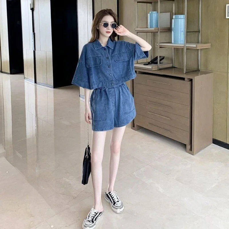 Set corti estivi stile coreano per donna 2 pezzi Denim blu con giacca Outfit Novità Kit leggero Tendenze Pantaloncini donna alla moda