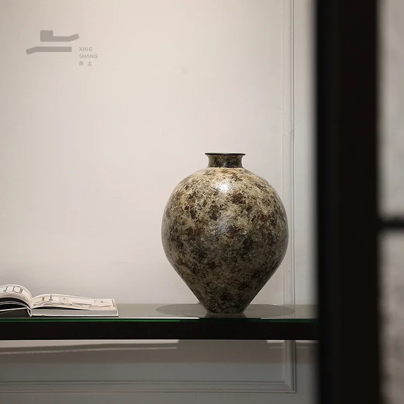 

Shaped wabi-sandy wind oversized vase Young artist works Homestay large jar retro niche oil painting flower sensory device
