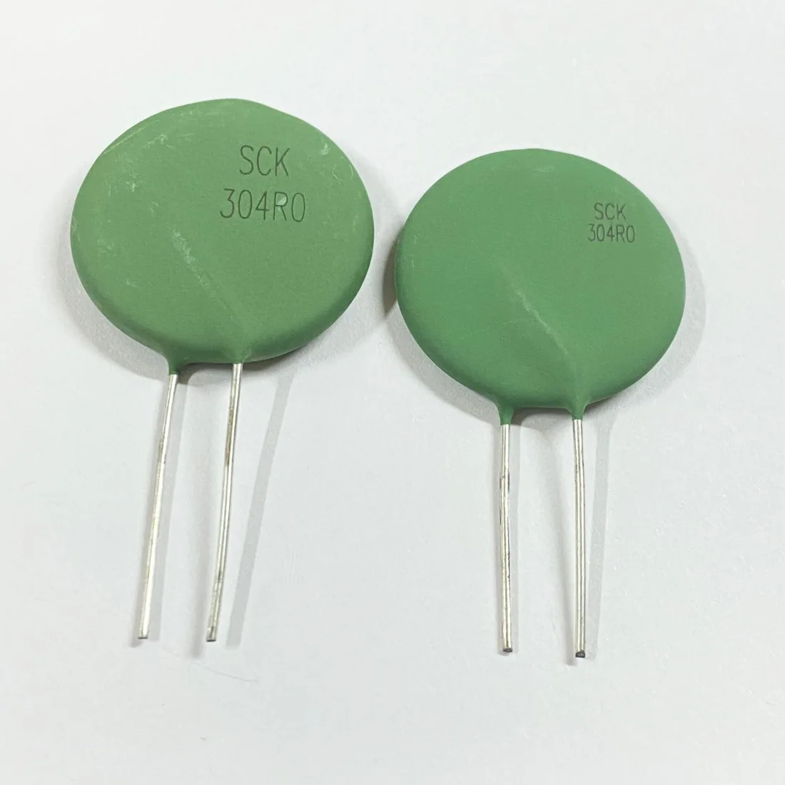 

10PCS/SCK304R0 4R Negative Temperature Coefficient Thermistor NTC4D-30 32MM SCK304R0MSBY