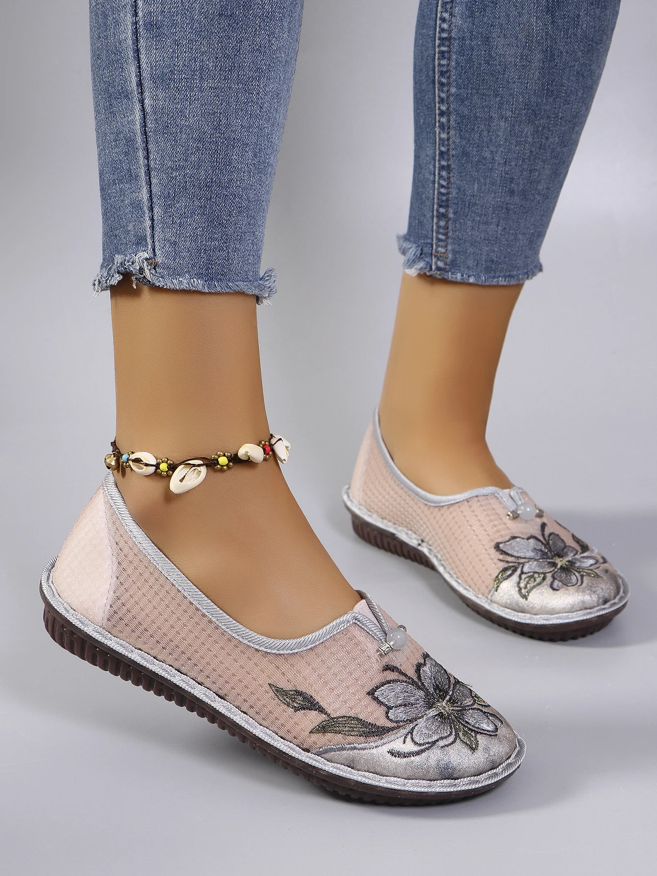 Spring New Women\'s Casual Sports Shoes Comfortable, Breathable, Lightweight, Wear resistant Lazy Shoes One Step Flat Shoes