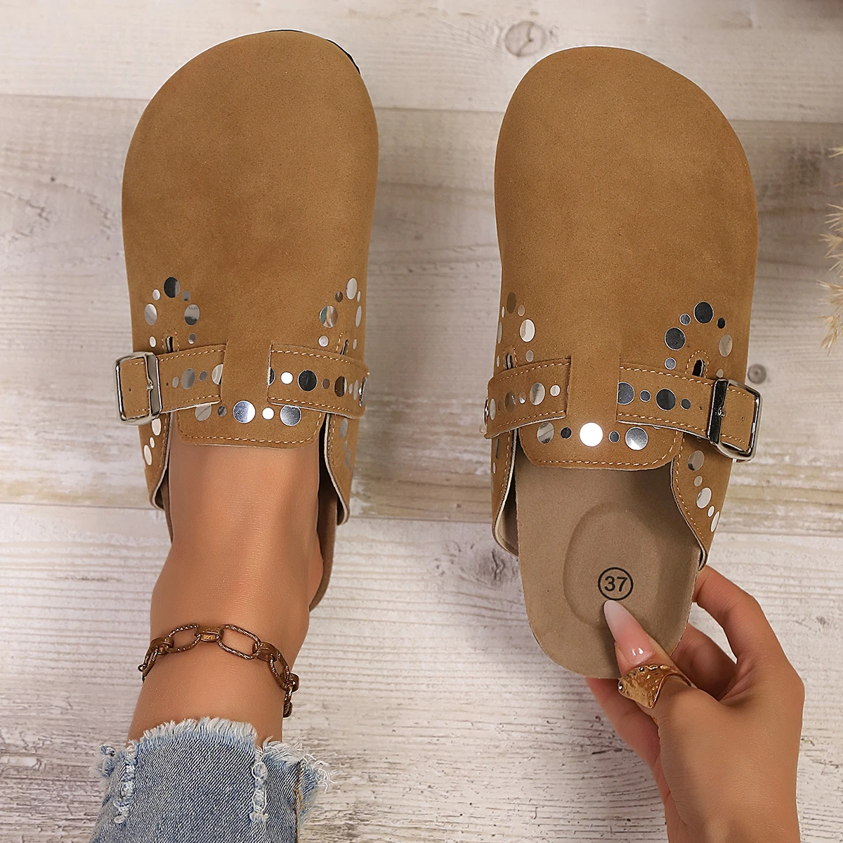 

New Fashion Women Retro Shoes Solid Color Soft Soled Slippers Round Toe Suede Clogs Sandals Outdoor Beach Slippers Slides Women