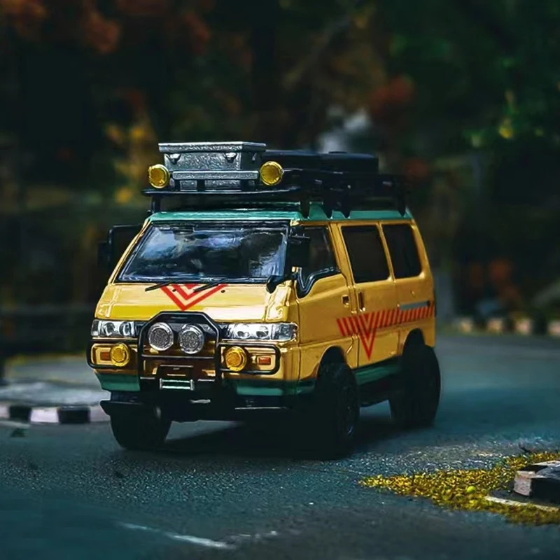 

Automobile World Models 1:64 Camper 4X4 Off Road Van Model Diecast Metal Car Wagon with Accessories Collection of Toys