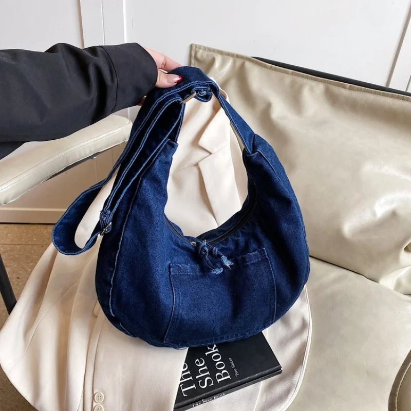 

Fashion Forward Saddle Bag Women Trendy Curved Crossbody Bag Equestrian Inspired Design Unique Shape