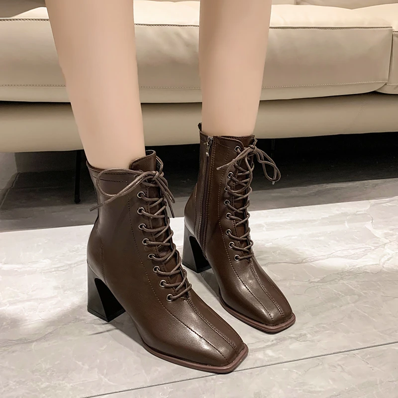 2023 Spring and Autumn New Fashion Square Head Comfortable Front Lace Up Side Zipper Outward Wearing Women\'s Naked Boots