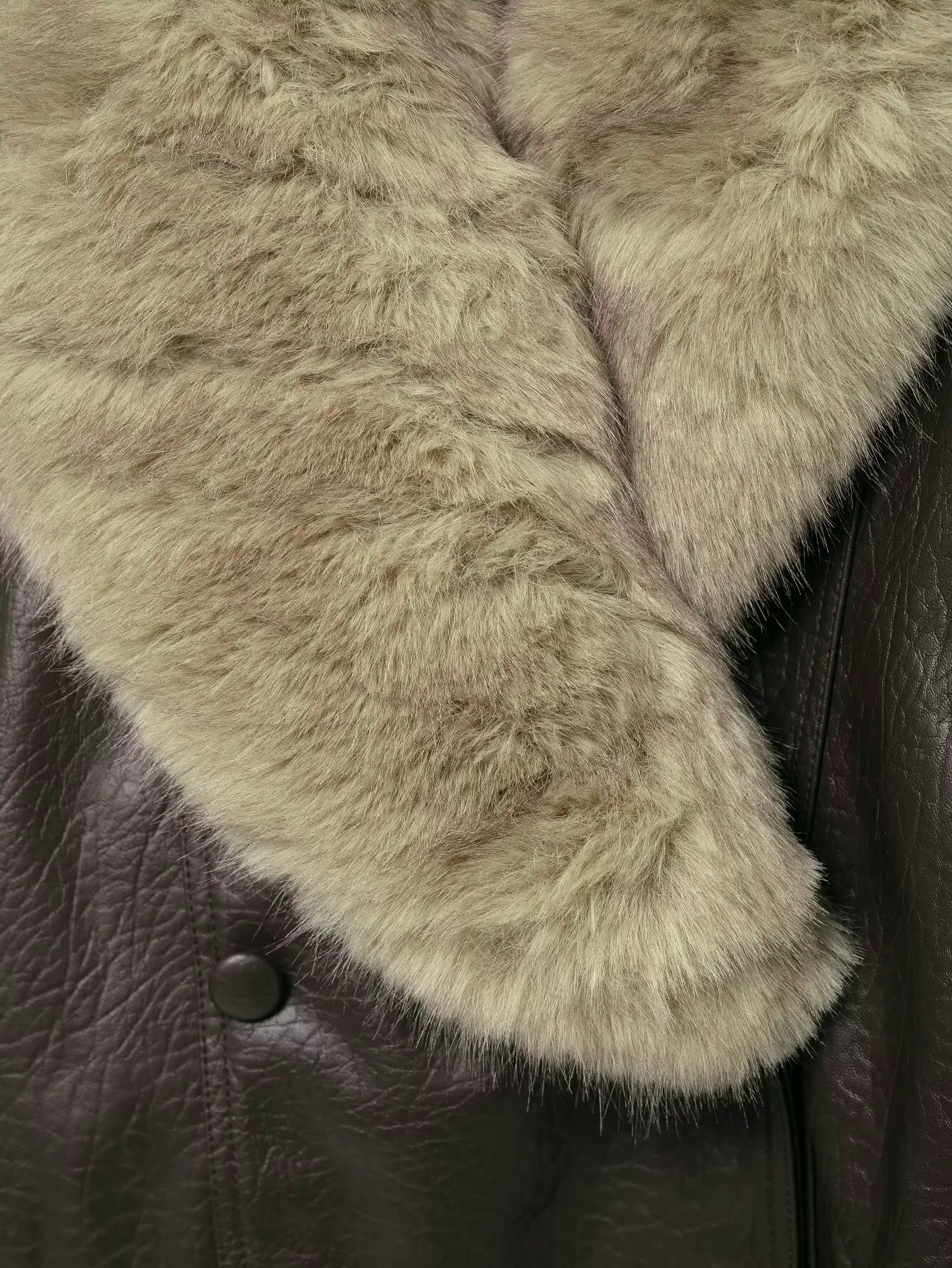 Herfst en winter 2025, nieuwe dameskleding, modieuze imitatie leren jas met afneembare kraag in Europese en Amerikaanse stijl