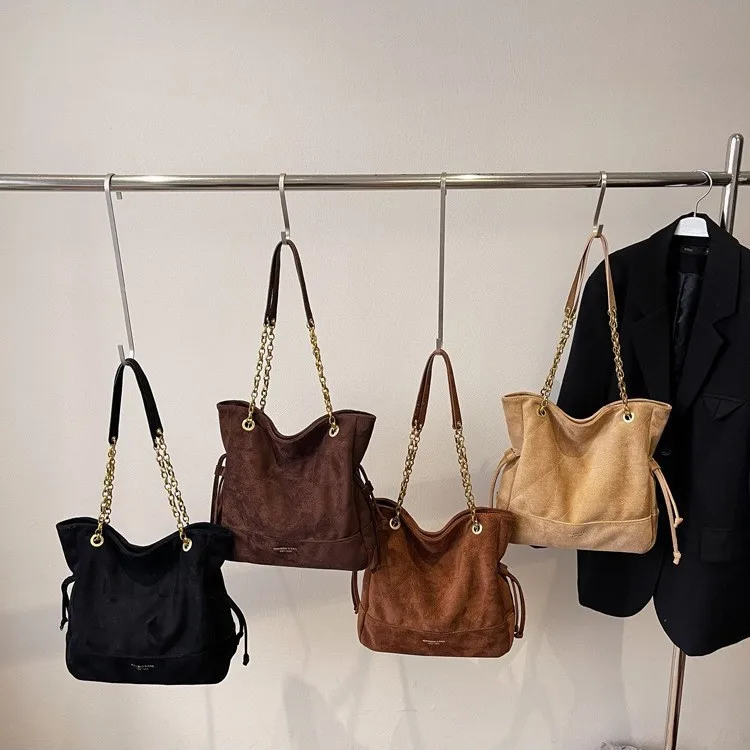 

2023 Новая винтажная женская сумка-тоут с ремешком-цепочкой, большая вместительная сумка через плечо, просторная сумка в стиле ретро, шикарная и стильная