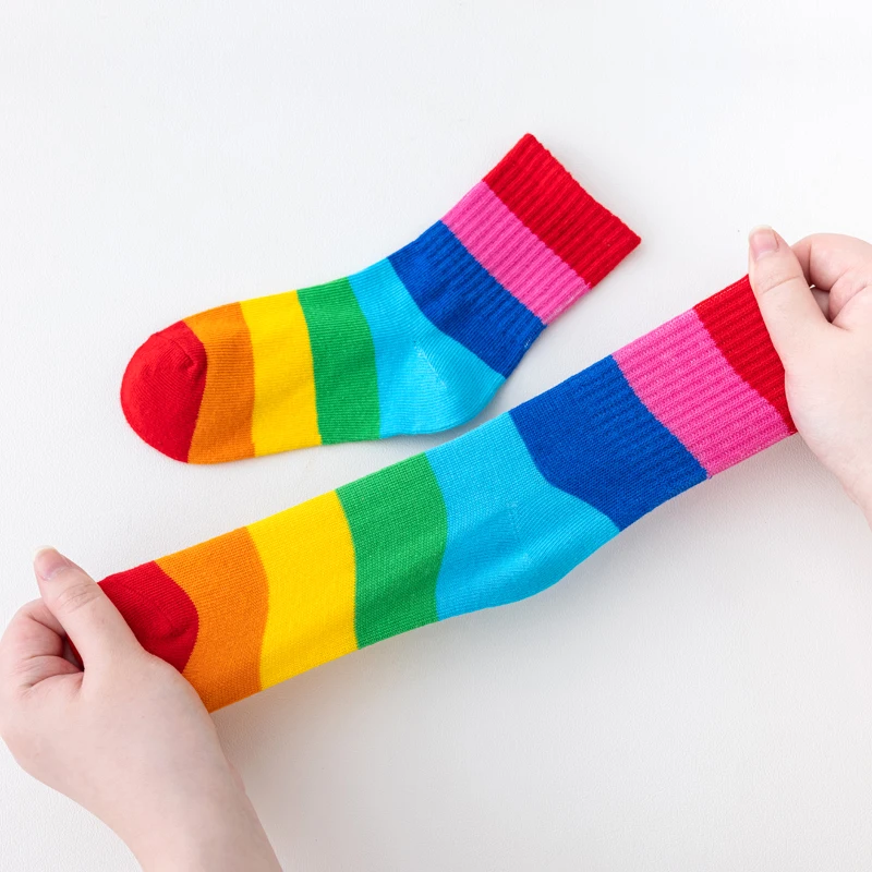 5 Paar Mädchensocken mit Regenbogenmuster, Baumwolle, bequem, atmungsaktiv, weich, Kindersocken – Detail 6