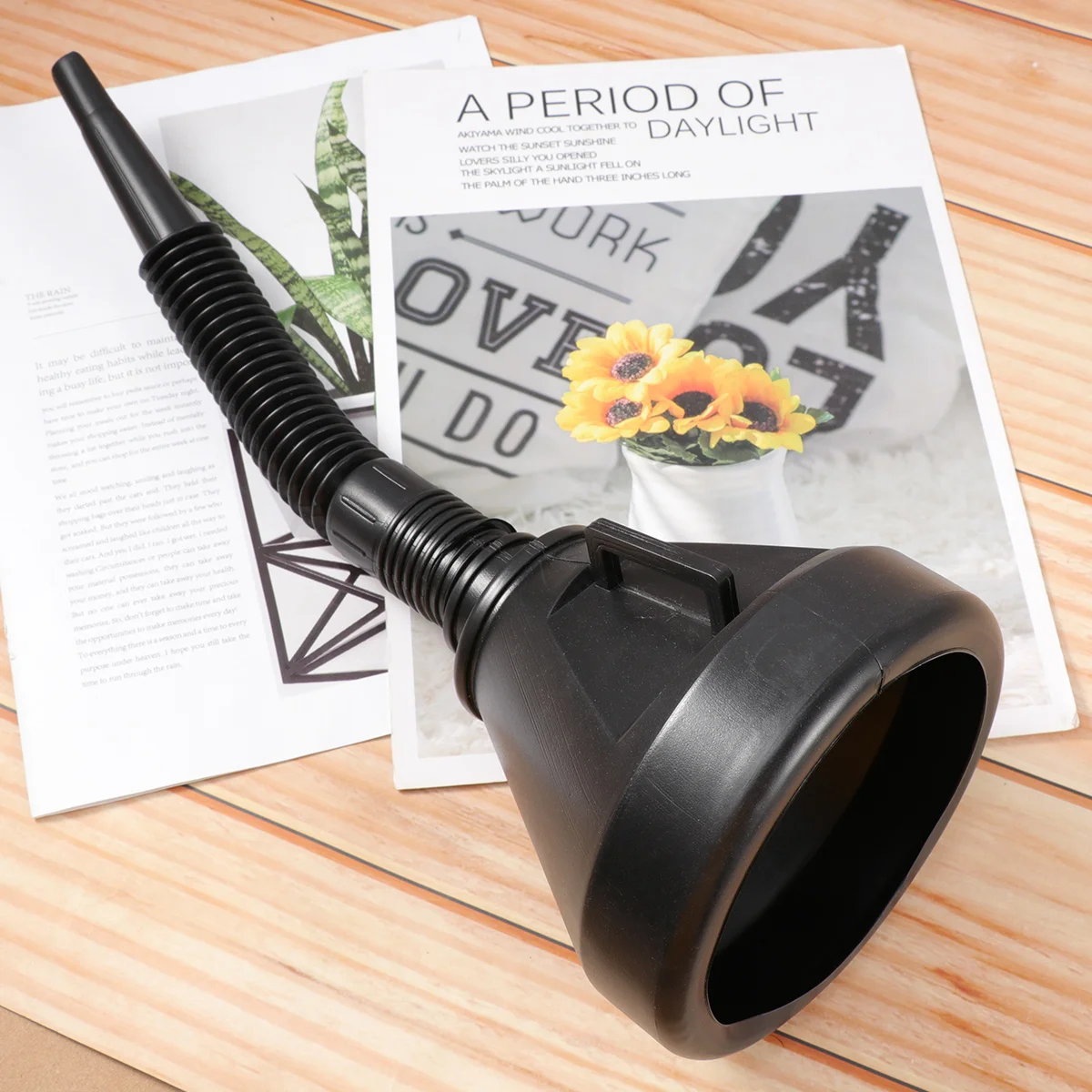 

Flexible Car Funnel Premium Plastic Wide Neck Removable Spout Rapid Filling Engine Oil Fuel Filling Funnel