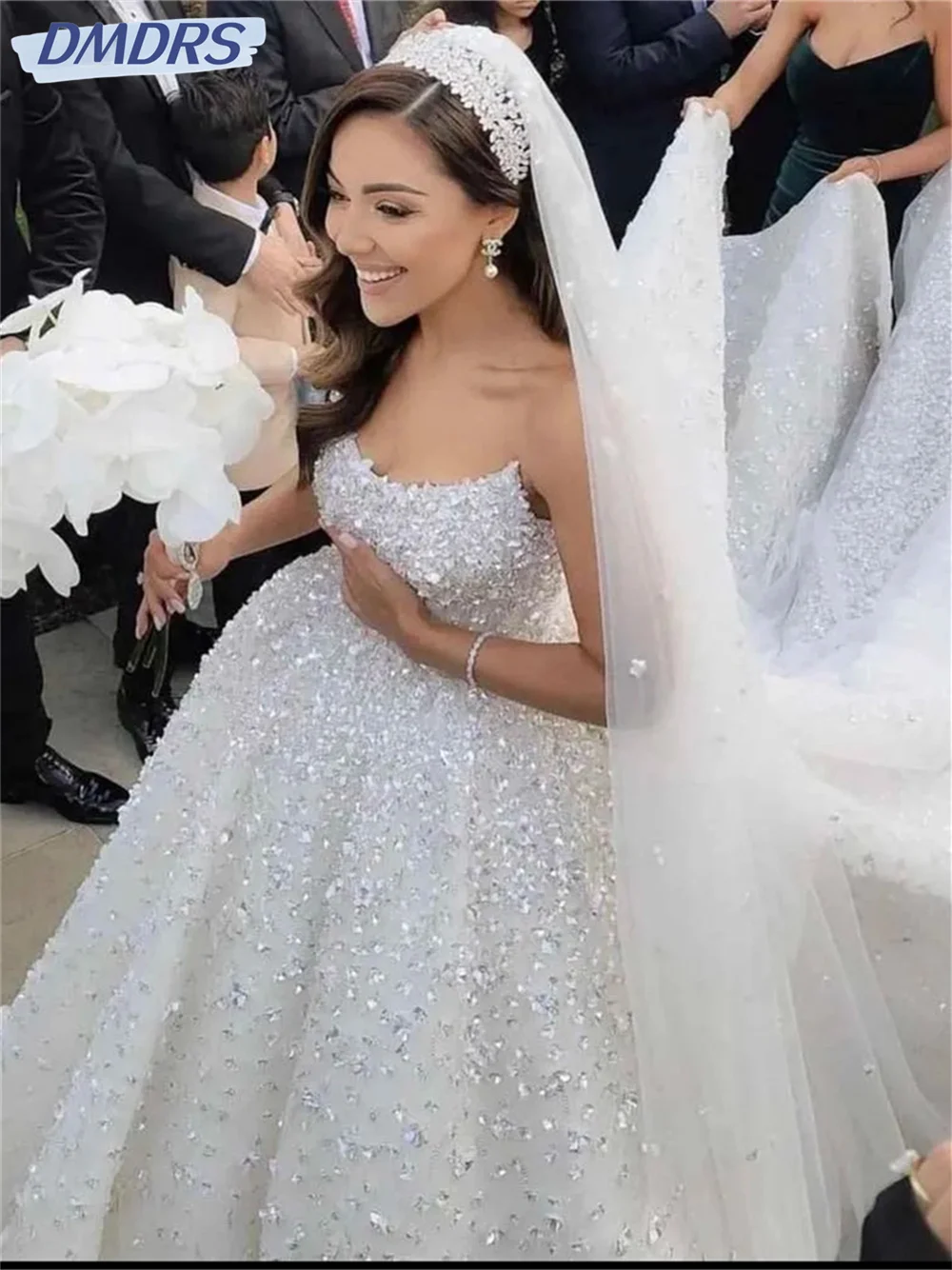 Charming Sleeveless Wedding Dress 2024 Elegant Beaded Ball Gown Luxurious Strapless Floor Length Bridal Gown Vestidos De Novia