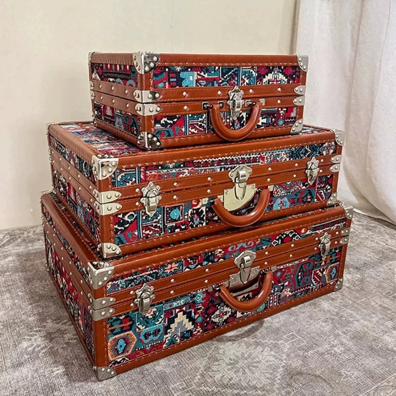

American retro tower box antique old flower leather box coffee table