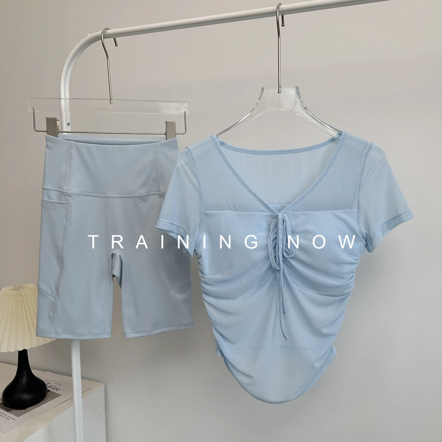 Setelan olahraga wanita berkualitas tinggi untuk musim panas, berbahan mesh bernapas, cocok untuk lari dan latihan, dengan bantalan dada, lengan pendek, profesional untuk yoga