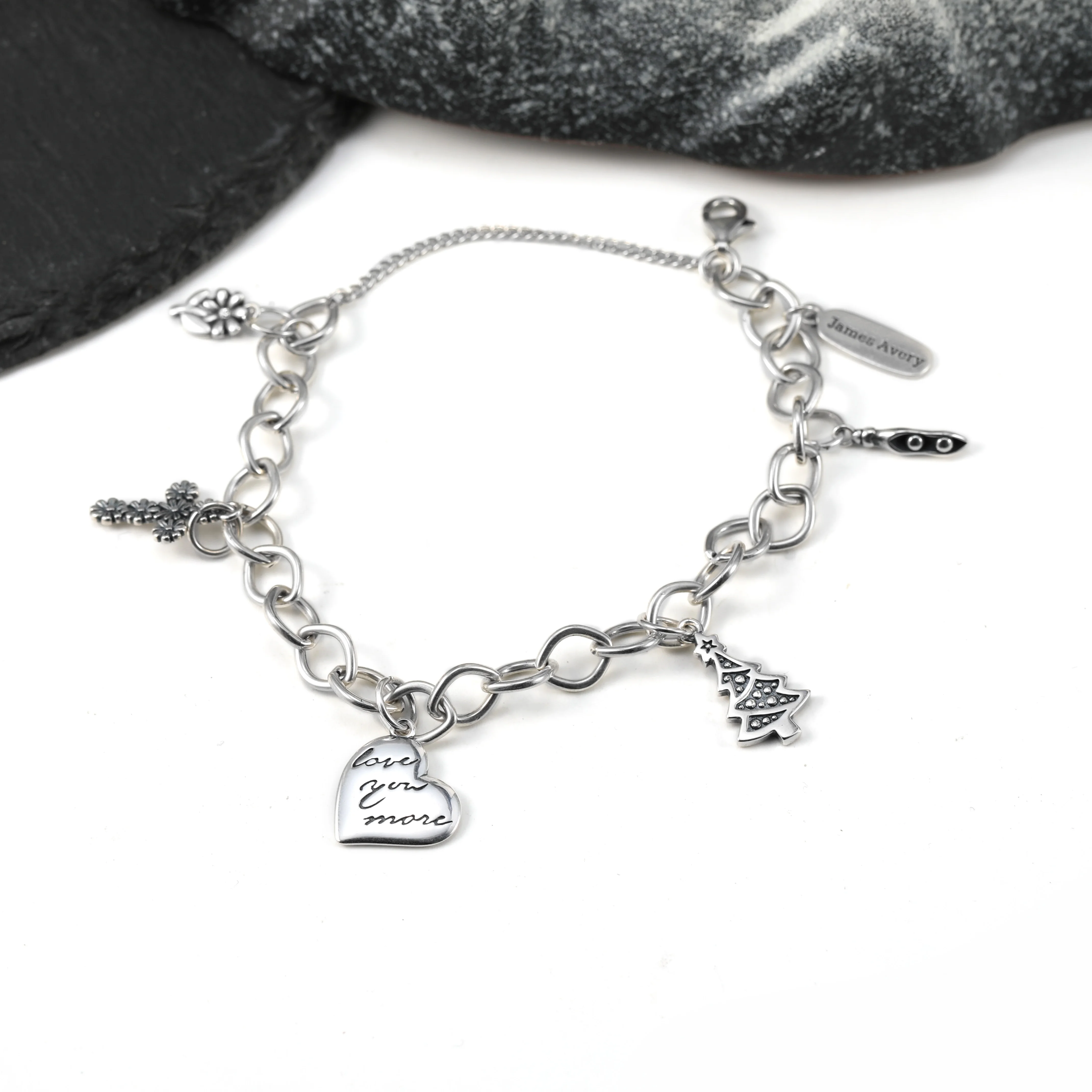 

The genuine 925 sterling silver Forged Link Charm Bracelet adorns the Christmas tree with a pair of peas in a pod