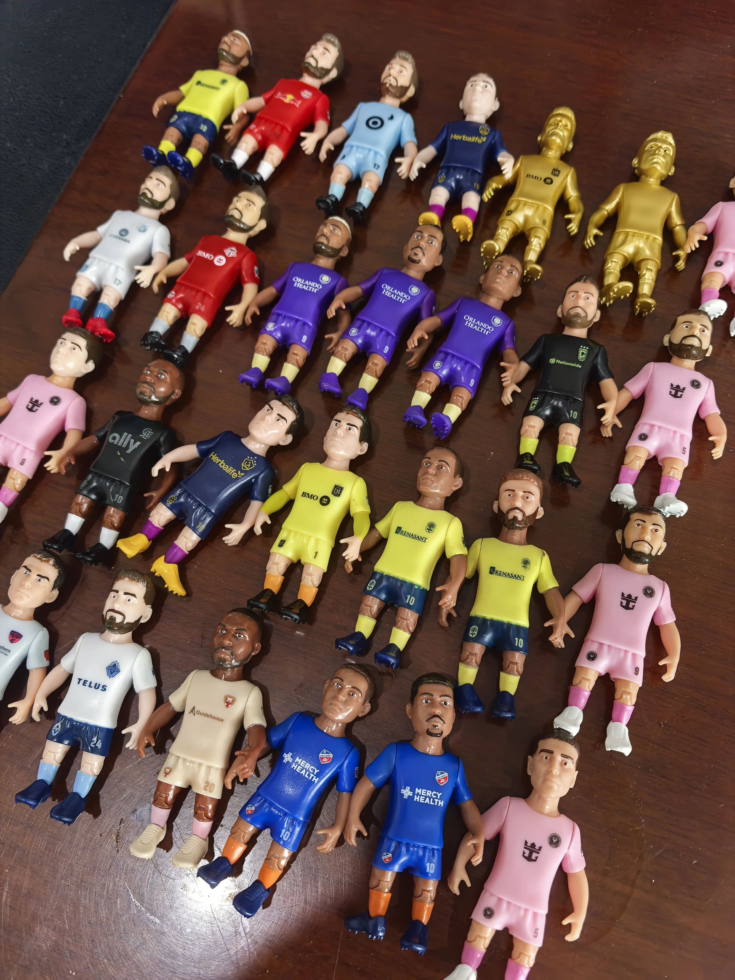 1 個ランダム人形おもちゃサッカー選手スター 7 センチメートル高さ