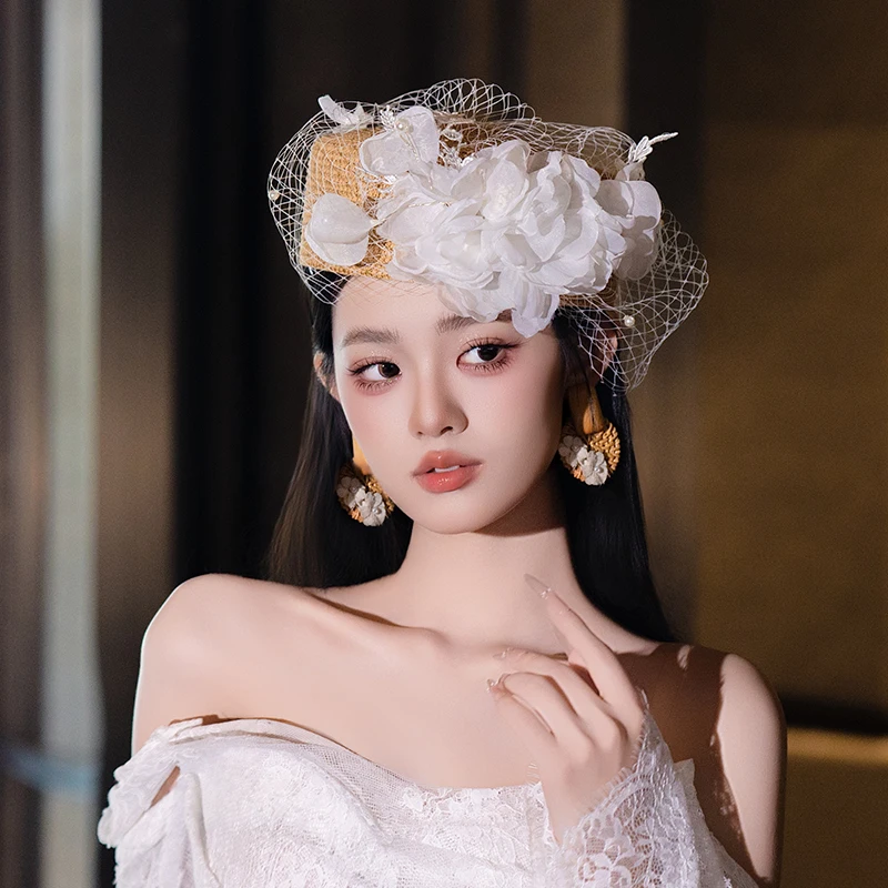 

Французская свадебная белая многослойная шляпа с объемным цветком в стиле ретро