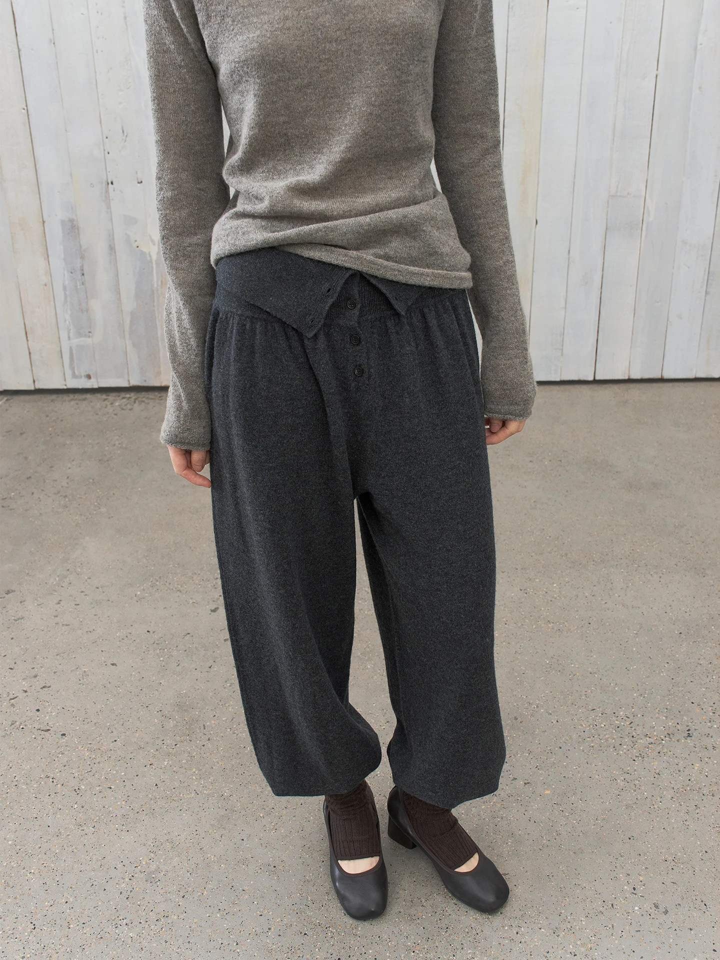 

UrelaxDIY Soft Dra Extrine Merino Wool Camere Yarn Elastic Waist Cuffed Pants High Waist Button Closure Casual Trousers