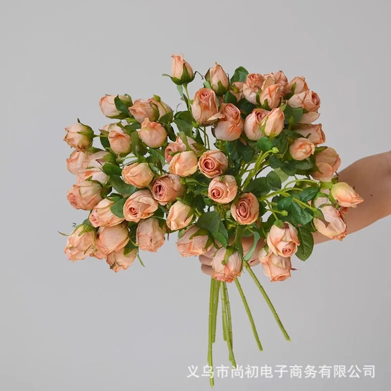 Ramo de rosas artificiales con borde quemado de 7 cabezas | Flores falsas de color mermelada de ciruela oscura | Decoración de boda, accesorios de fotografía y aire escénico para el hogar