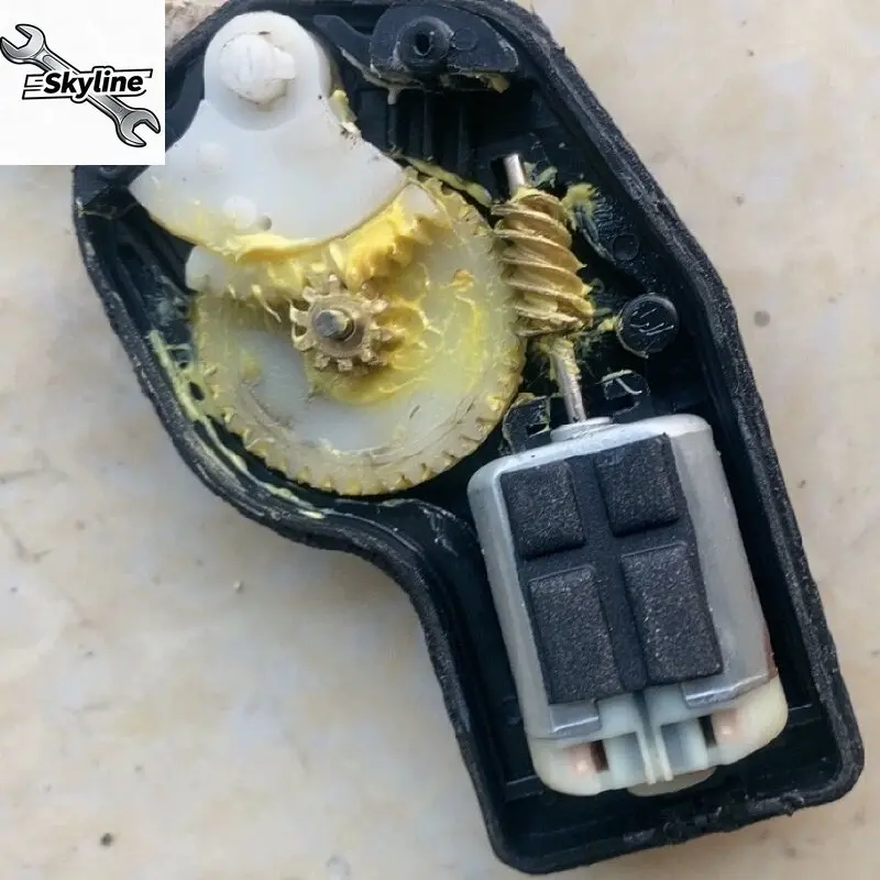 Applicable to Beijing BJ40L car door lock motor central control motor