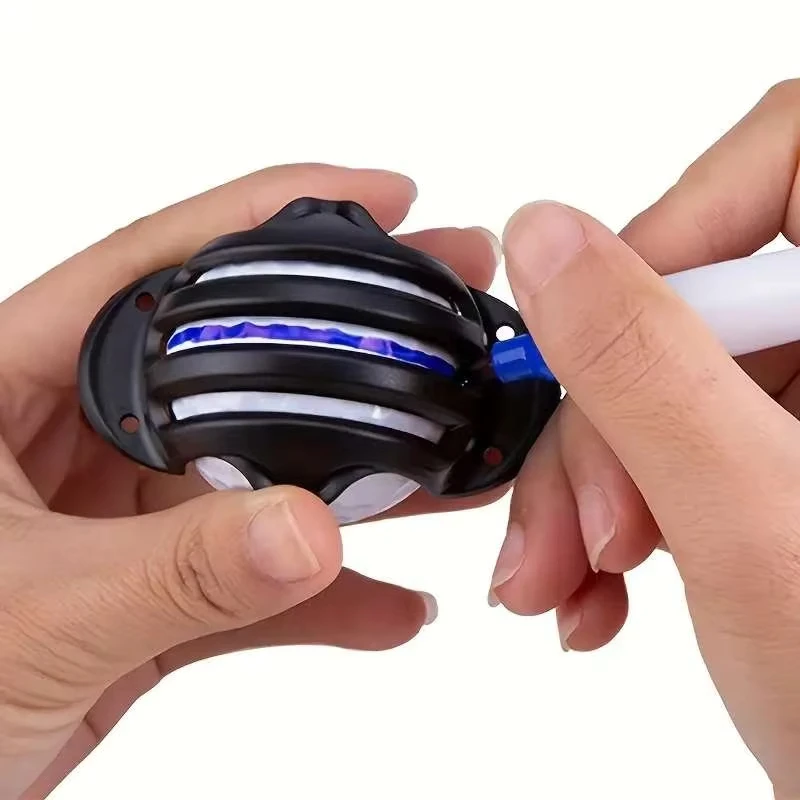 خط ثلاثي لبطانة كرة الجولف مع قلم تحديد بلون أزرق وأحمر يساعد على وضع موضع الخط