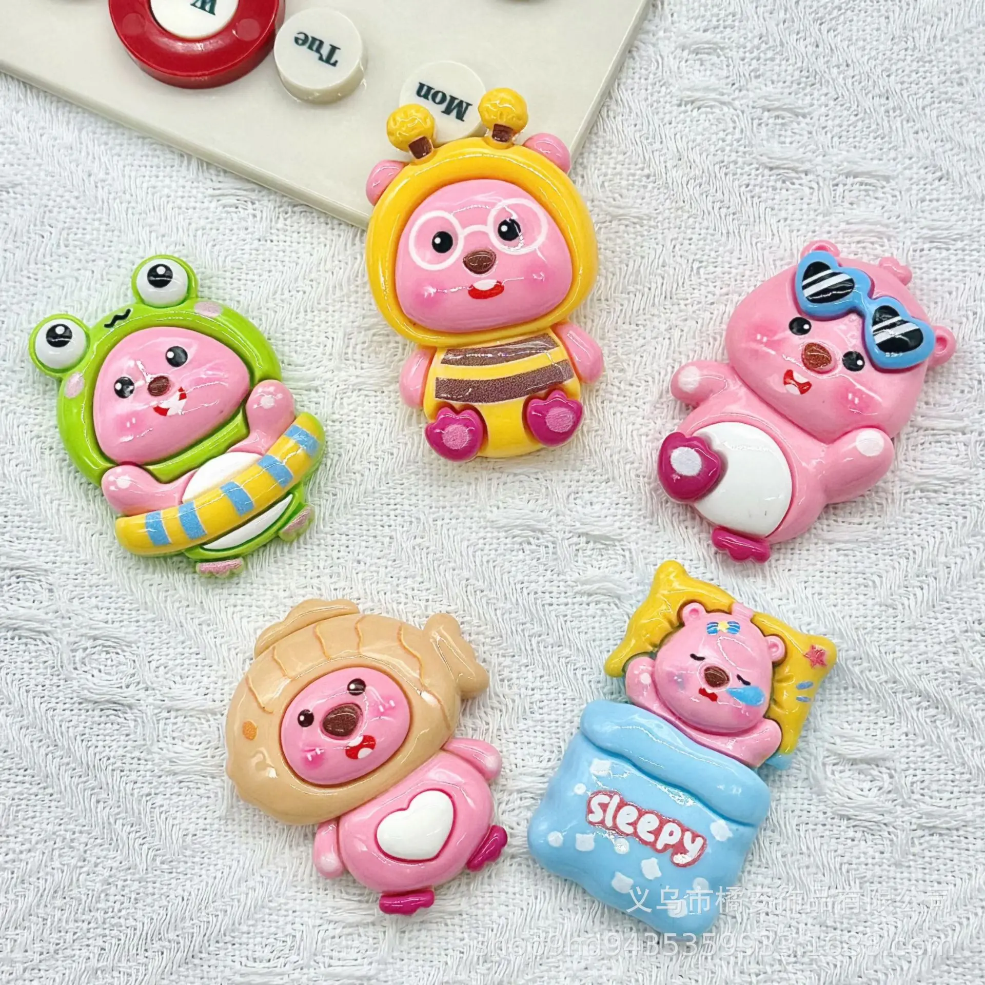 

2pcs Cute loppy beaver big card cartoon resin flatback diy jewelry accessories crafts materials