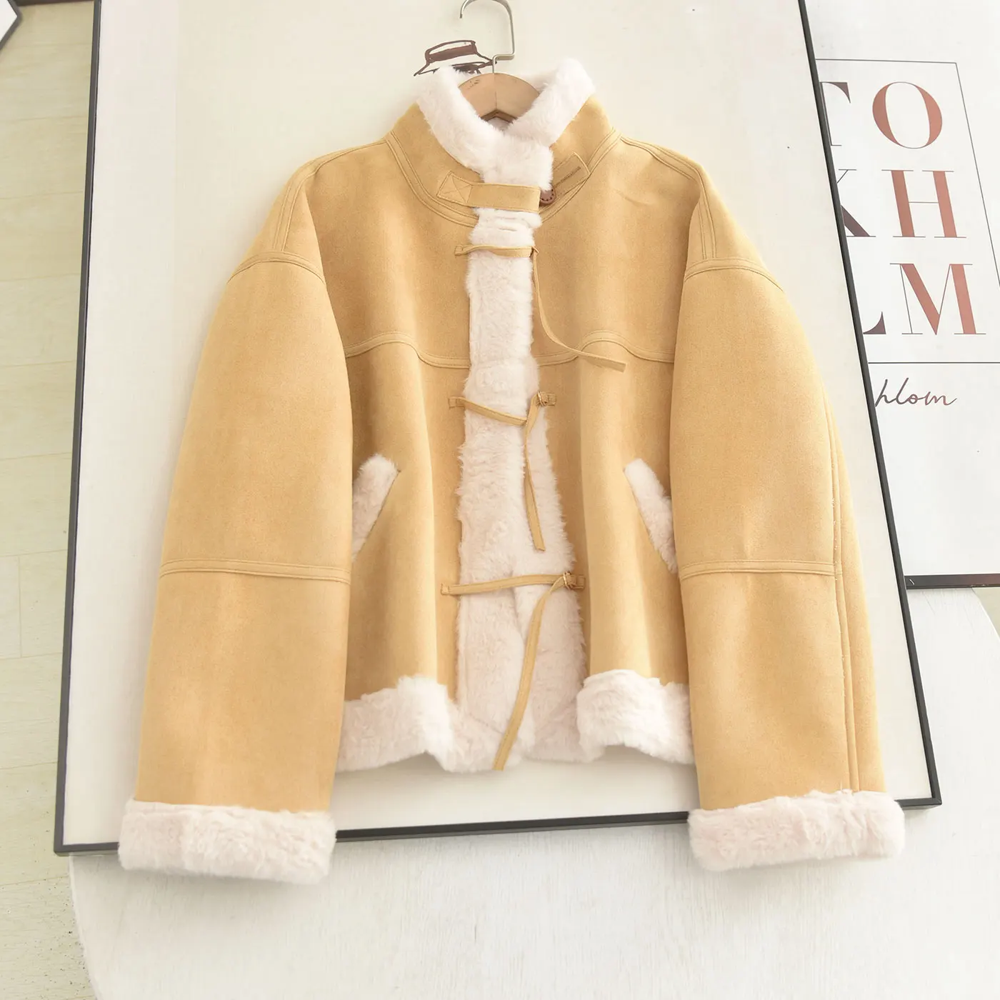 

Новинка зимы 2029, женская замшевая шуба Jaet с пышной подкладкой, пальто из искусственного меха, повседневный топ с стеганым воротником