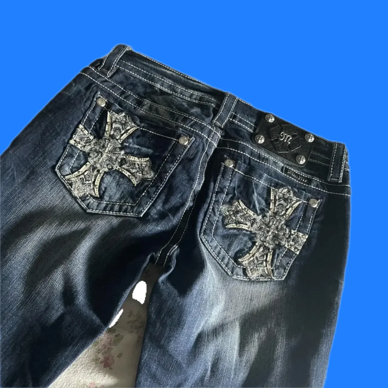 Pantalones vaqueros con patrón de Cruz de diamante de gama alta para hombres y mujeres, pantalones vaqueros Retro americanos, azul oscuro, Micro-flare, moda Y2k