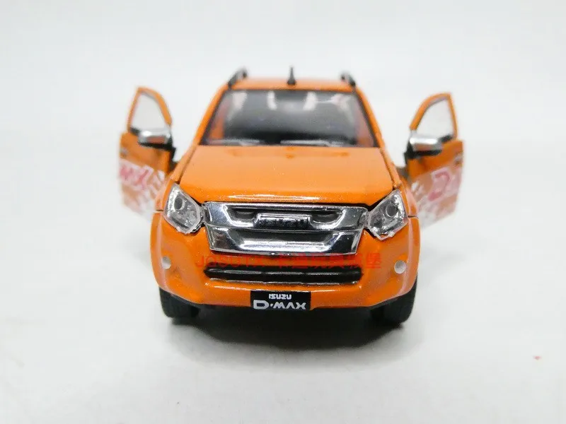 BM 1:64 ISUZU Pickup ISuzU D-MAX toy model car finished alloy can open doors