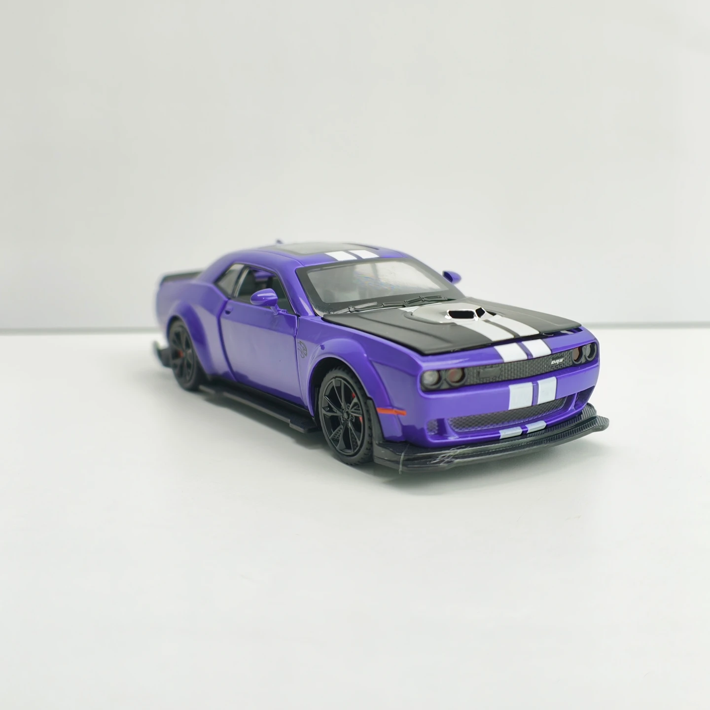 1: 32 simulation Dodge Hellcat SRT modified alloy car model with doors that can open, sound and light return, supercar gift