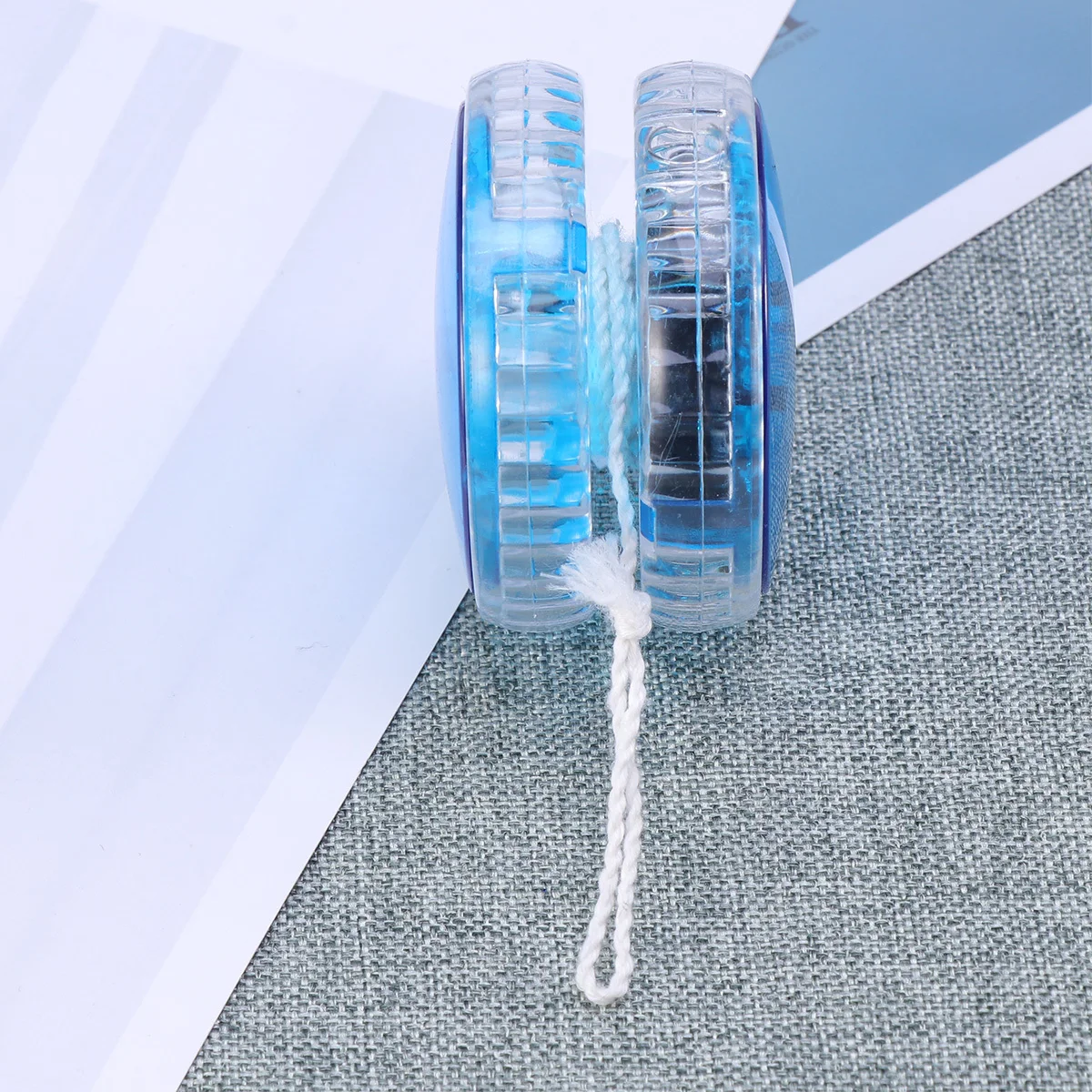 5Pcs 다채로운 요요 프리미엄 소재 광택 표면 쉽게 휴대할 수 있는 LED 발광 요요 공 창의적인 끈 당기기 초기 교육용 재미