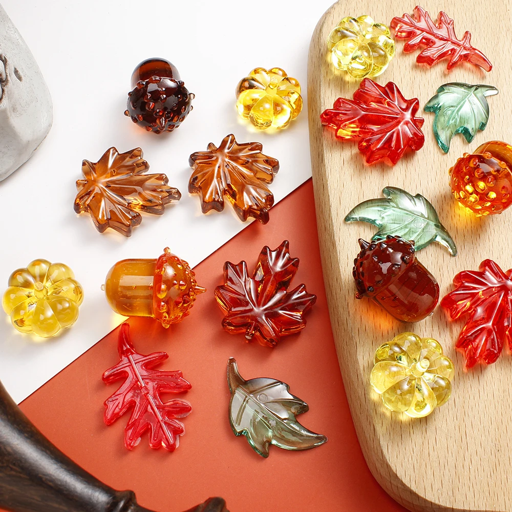 50g Transparente, mehrfarbige Harzperlen in Form von Ahornblättern, Kürbissen und Tannenzapfen, nicht porös, für DIY-Schmuckherstellung und Zubehör – Detail 4