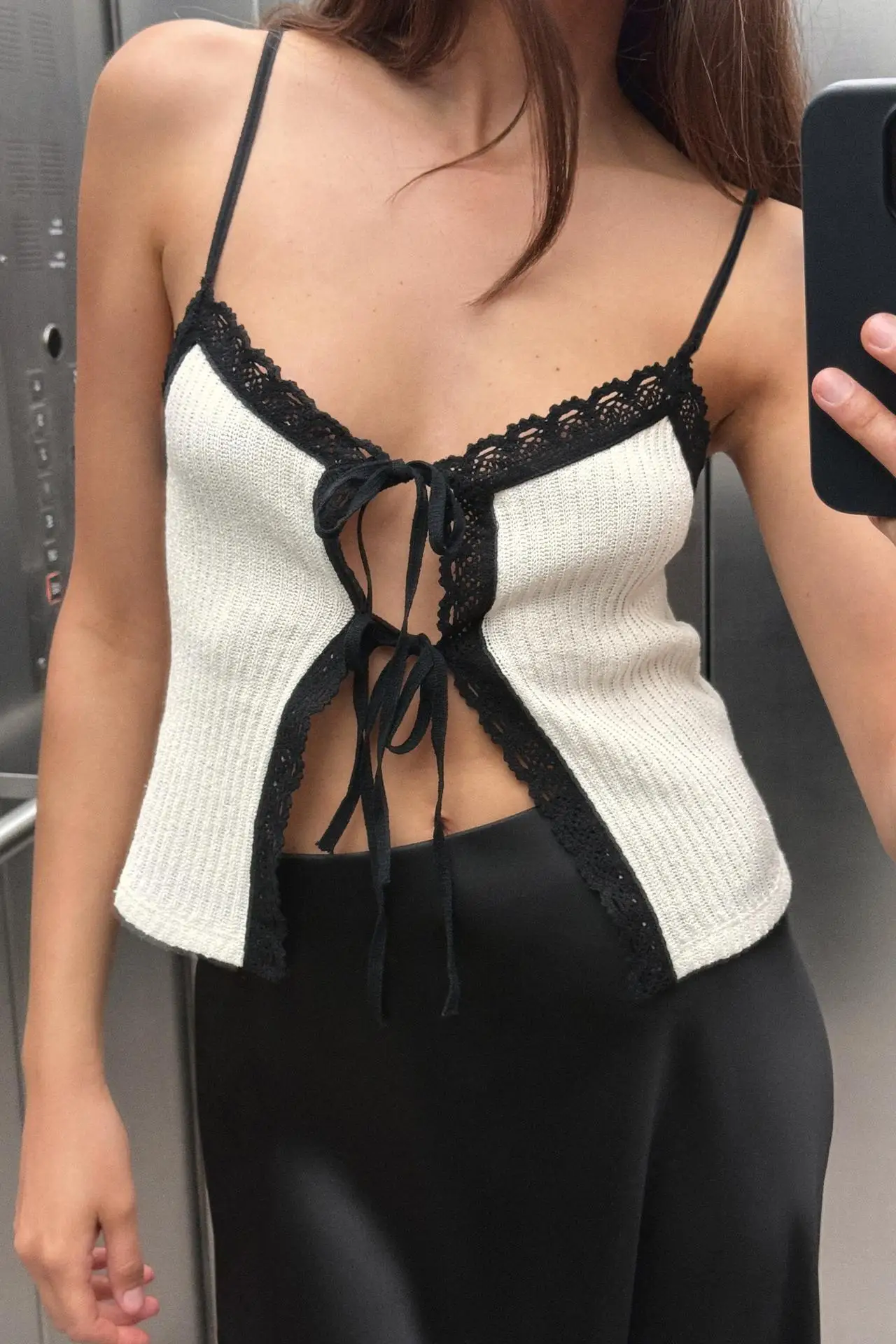 

YY26136 ZA25 Summer New Women's Clothing Color Contrast Lace Design Romantic Style Strap Top Short Top 5644211