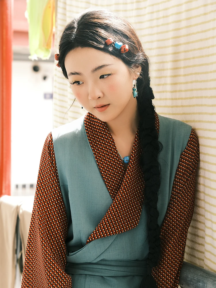 

Традиционный тибетский длинный женский халат (ханьфу) в стиле ретро с узором «Дневник», специальное предложение