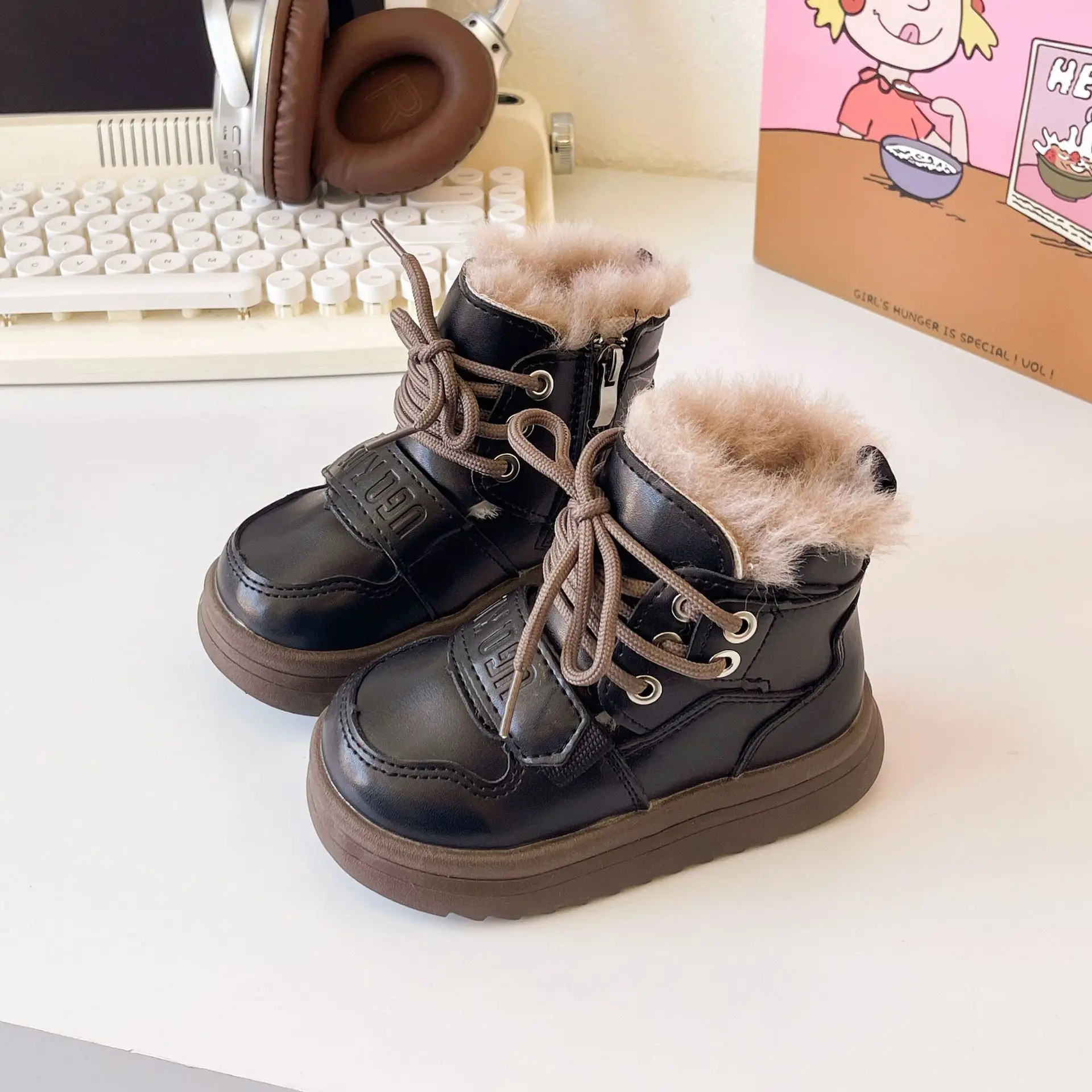 Children Boots Girls Fashion Warm Plush Winter Boots Boys Non-slip Soft Sole locomotive Boots Size 26-35