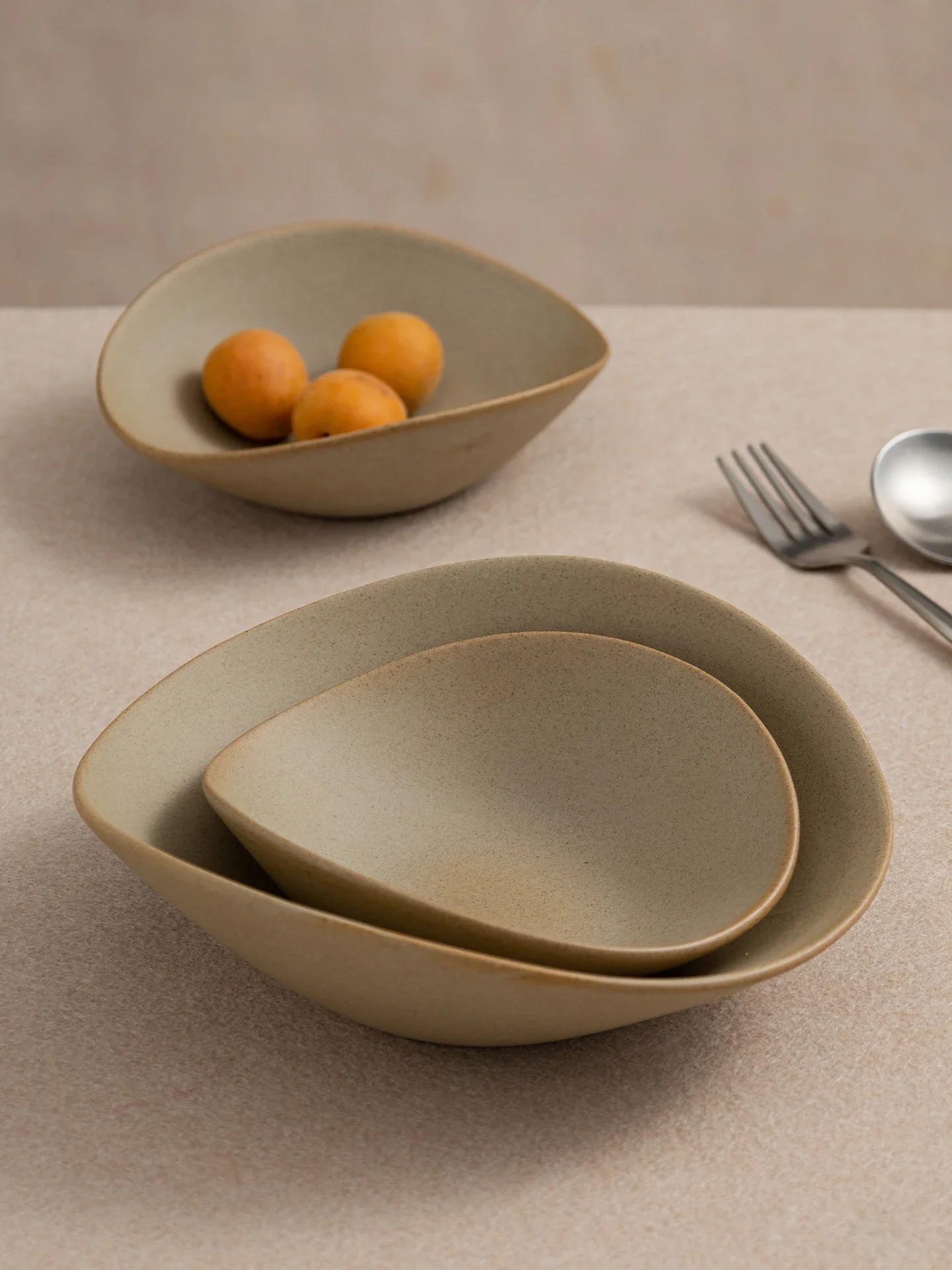 Japanese Style Irregular Ceramic Bowl Restaurant Grade Salad Bowl Small Dish Bowl Durable Restaurant Quality Bowl for Commerc...
