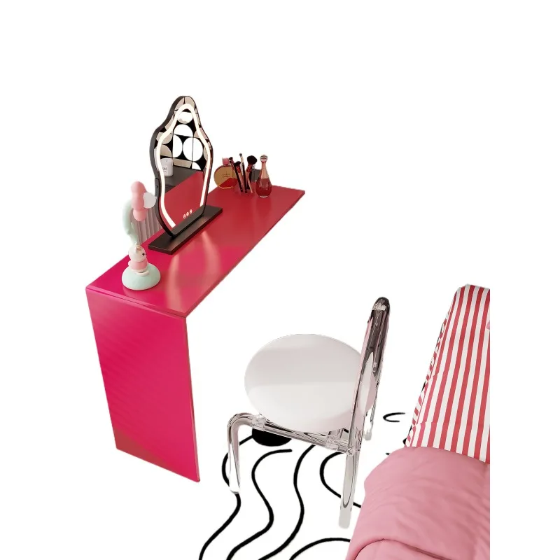 

Практичный комод для спальни в легком, среднем и антикварном стиле со встроенной выдвижной столешницей