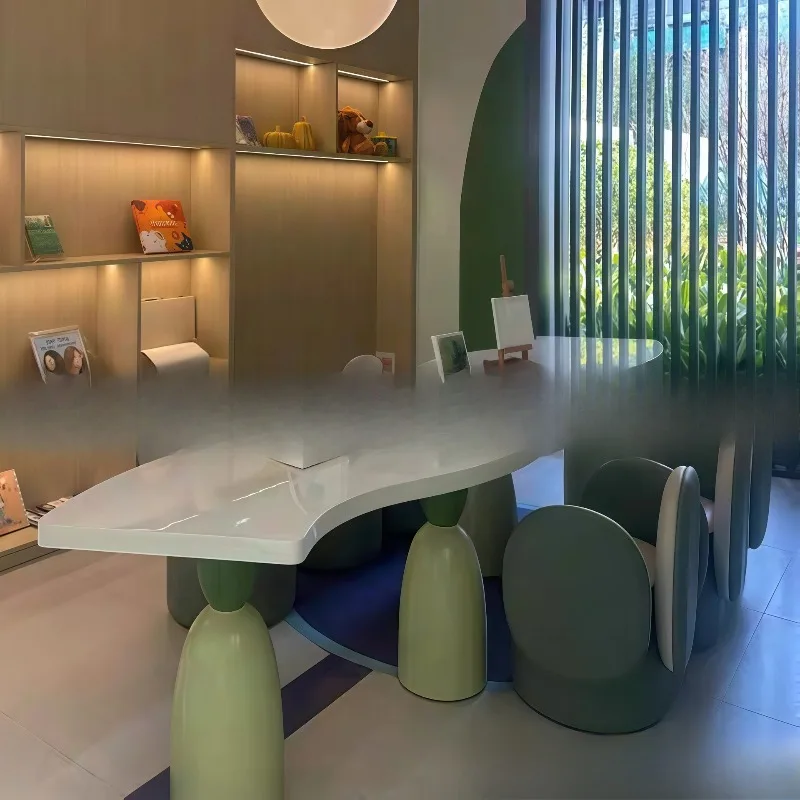 overhead floor play area, table and chairs, parent-child reading area, handmade table, picture book library, entertainment