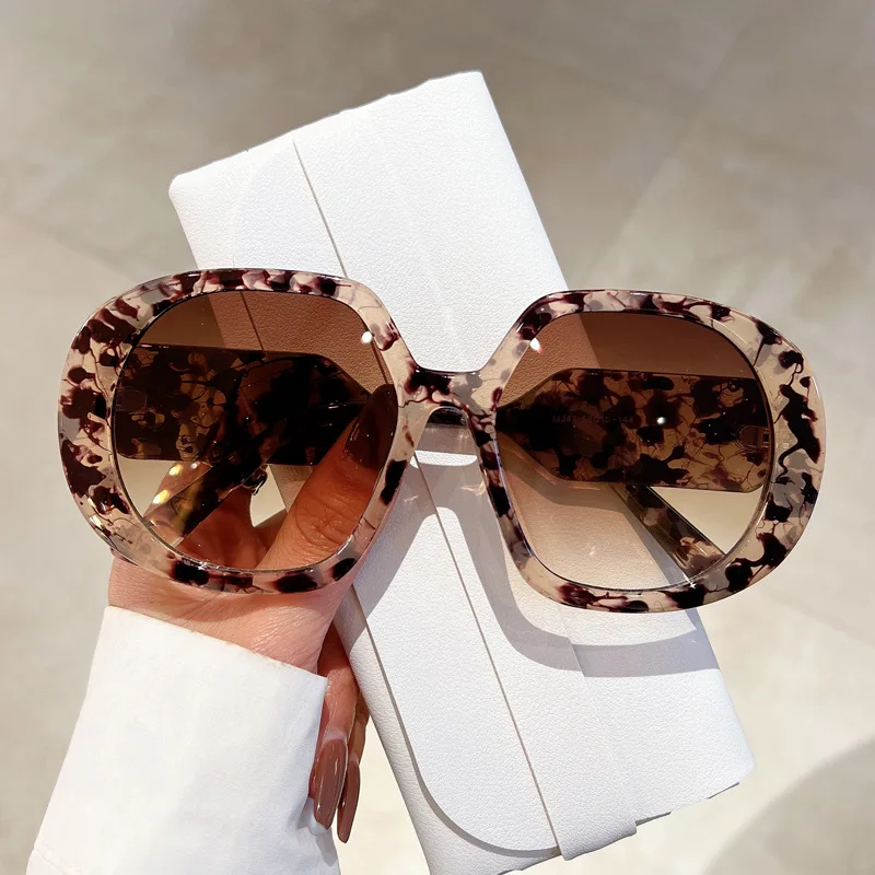 Luxury Brand Designer Big Frame Sunglasses Women Vintage Fashion Round Sun Glasses Trending Punk Oversized Elegant Shades UV400