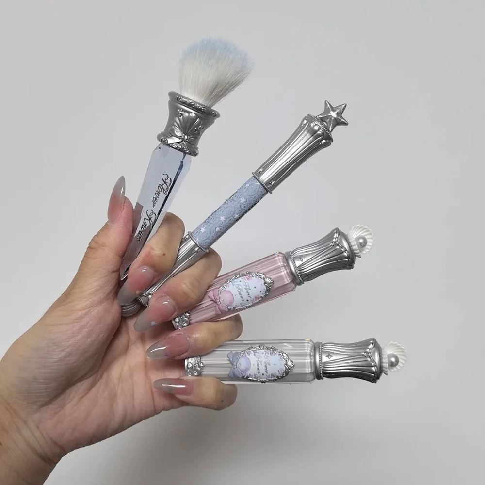 Flower Knows Evidenziatore a doppia estremità e set di fard Smalto per labbra a lunga durata per kit per trucco vegano impermeabile con pelle in vetro Dewy Glow