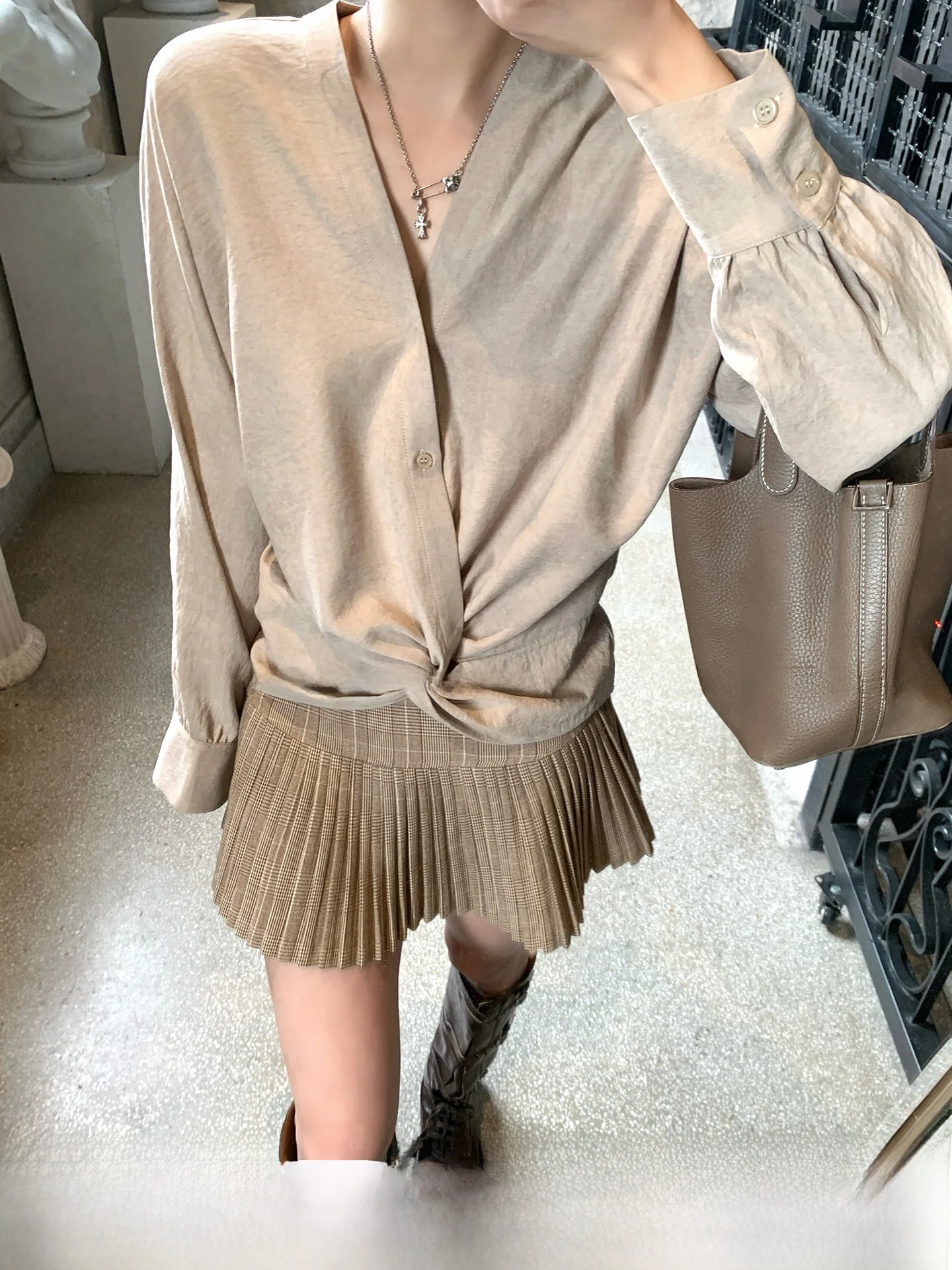 

Gv Big Brother High Sensitivity V-neck Pleated Waist-cinching Knit Shirt Top Spring Summer New Style Versatile Casual Knitted