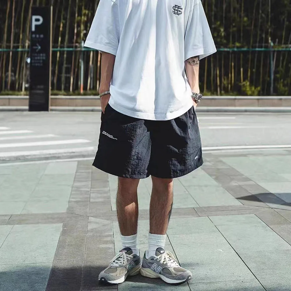 

Wtaps Academy 22SS Нейлоновые спортивные пляжные шорты Wu Wen Le свободного кроя с принтом, быстросохнущие, летние повседневные брюки со средней талией для молодежи