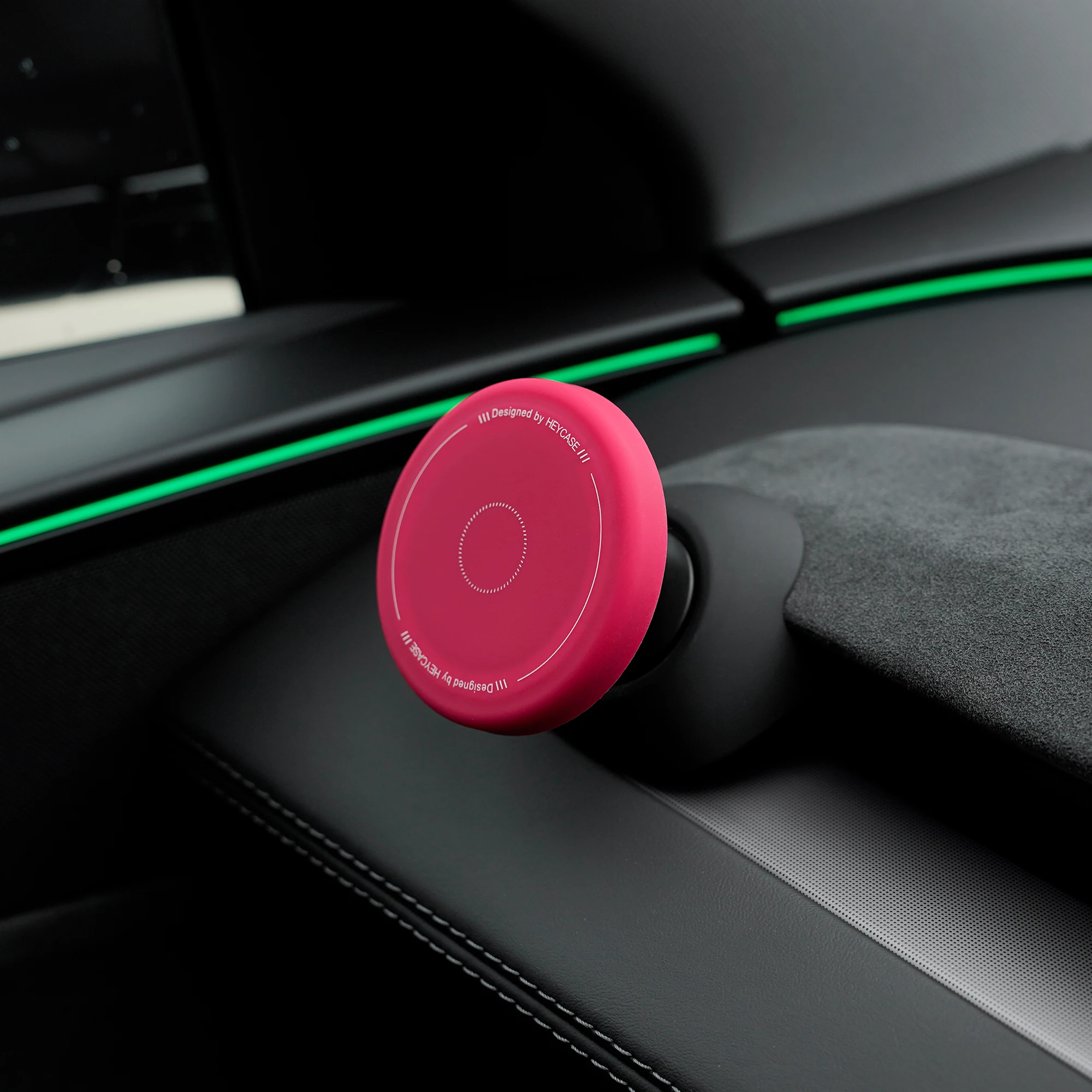 

Suitable for Tesla mobile phone holder model Y Juniper Model 3 Highland Juniper car silicone magnetic accessories